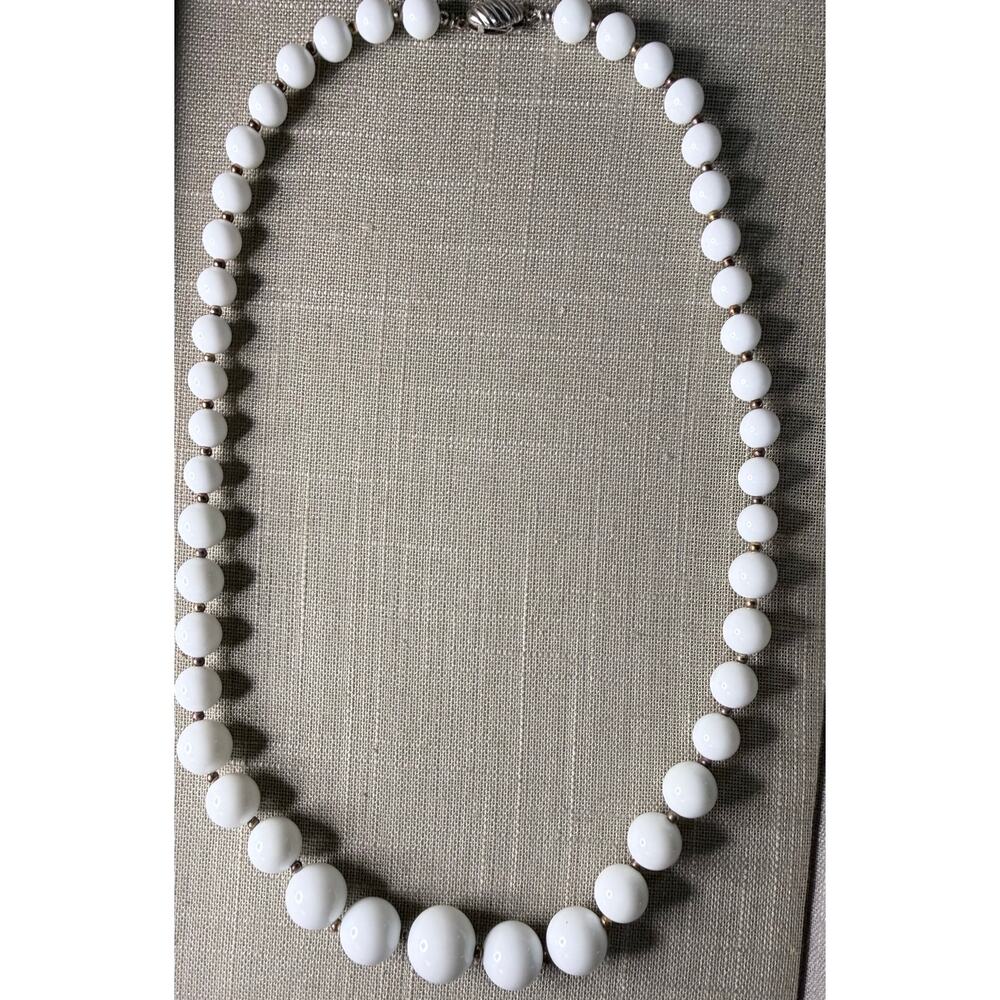 🧚🏻‍♀️ White Beaded Necklace Gold Tone Spacer Beads 25” Minimalist Vintage Style